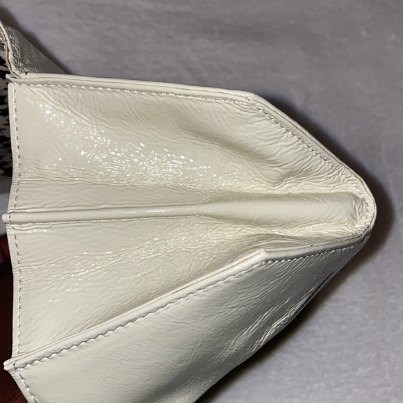 HOBO Cream Patent Leather Handheld Envelope Clutch EUC - Picture 9 of 15